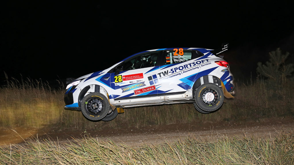 weigert-renault-clio-rally3-sprung-schotter2